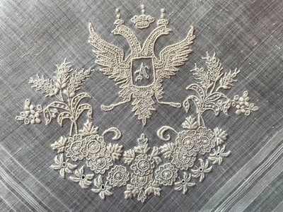 Taschentuch mit kaiserlichem Doppeladler Wappen handgestickt