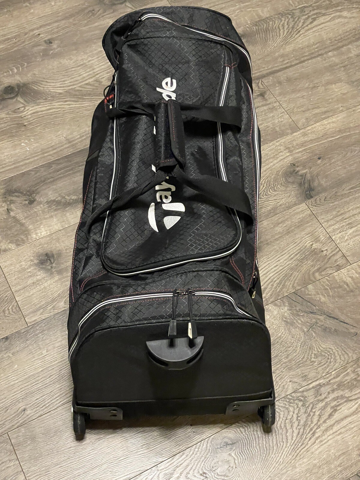 TaylorMade Rolling Duffle Travel Bag Black CarryOn TRUMP NATIONAL