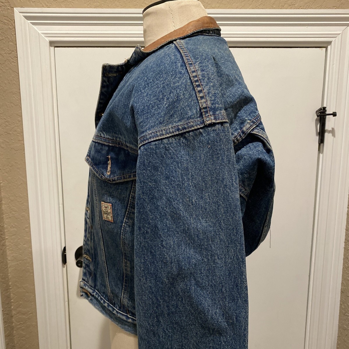 VINTAGE AVIREX DENIM BOMBER JACKET WITH A LEATHER COLLAR VINTAGE AVIREX DENIM BOMBER JACKET WITH A LEATHER COLLAR