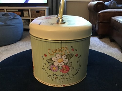 MARY ENGELBREIT SEWING TIN BOX HINGED TOP WITH HANDLE - Picture 2 of 6