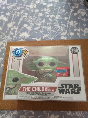 Funko Pop Mandalorian The Child with Pendant 398 Star Wars NYCC 2020 Fall Con