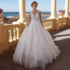 Sparkling Elegant Wedding Dresses Round Neck Sleeveless Sequined Lace Appliques