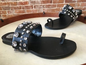 vince camuto toe loop sandals