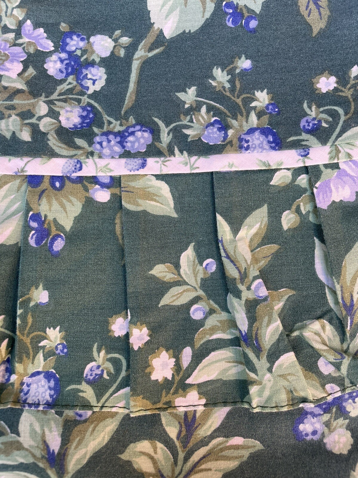 LAURA ASHLEY BRAMBLE BERRY FLORAL RUFFLED GREEN/BLUE/WHITE SHOWER CURTAIN NWOT