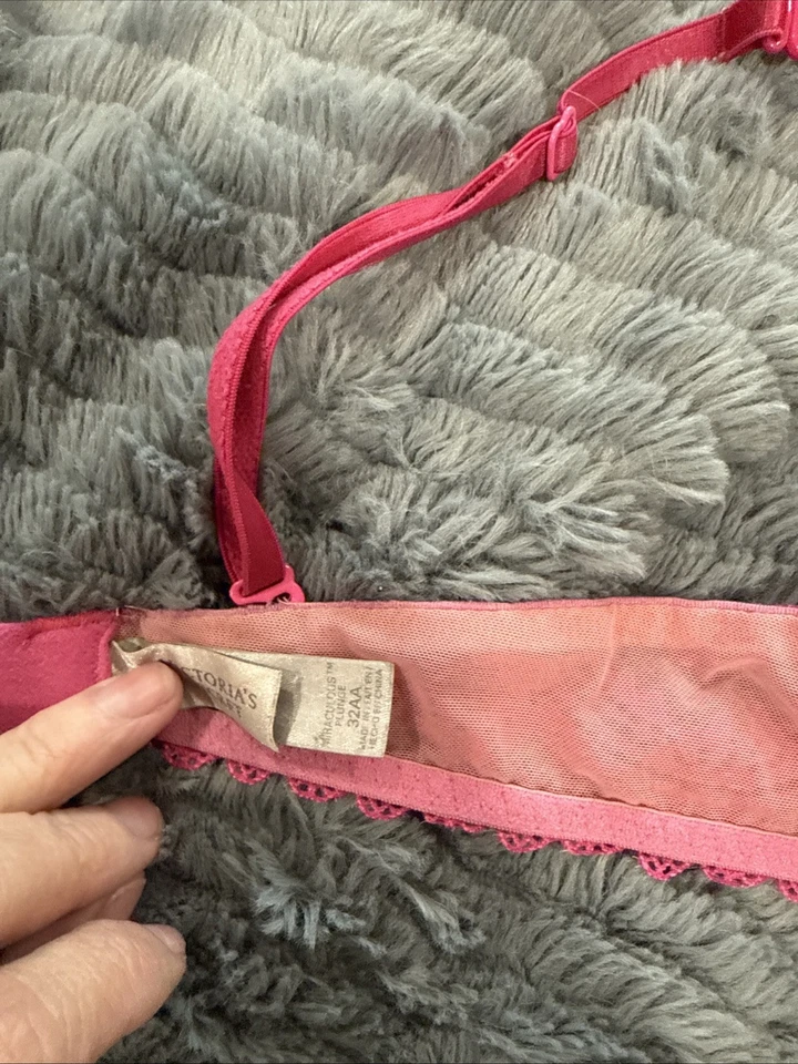 Victoria's Secret Lace 32AA Miraculous Push-Up Bra in Pink - Image 4 of 4