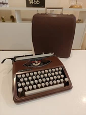 OLIVETTI LETTERA 82. PICA FONT. 10 CPI. SPANISH LAYOUT. MADE IN BRAZIL 1980.