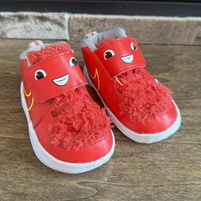 Nike Team Hustle D 9 Lil  Fast N Furry  Hook & Loop Sneaker Red US 5C CT4066-600