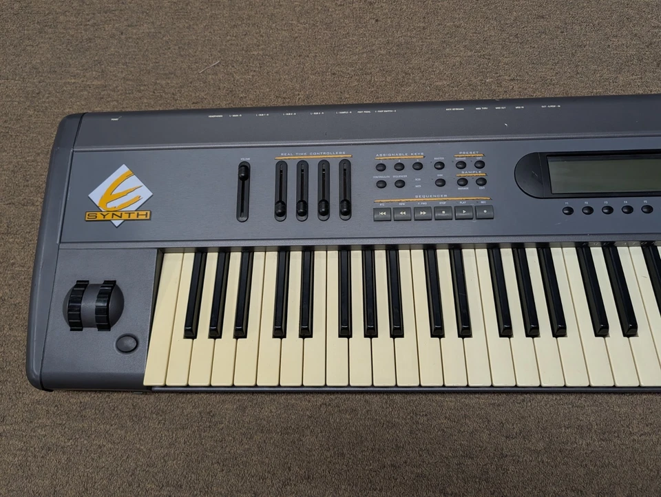 E-MU E Synth 6903 Polyphonic Digital Synthesiser Sampler Sequencer Keyboard - Image 4 of 4