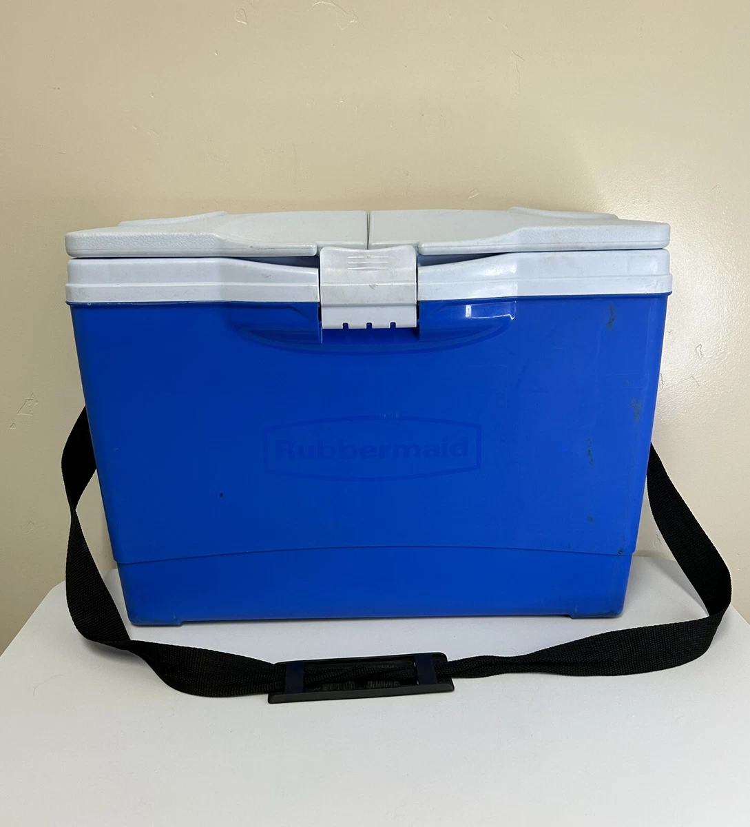 Rubbermaid - The Slim Cooler - 13 Quart 12.5L Blue W/ Dual Open Lid & Strap