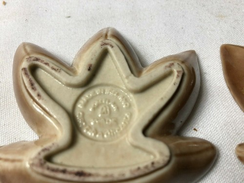 Pair of Wade of Ireland Brown Leaf Dishes in Porcelain Original Box. Vintage - Picture 3 of 4