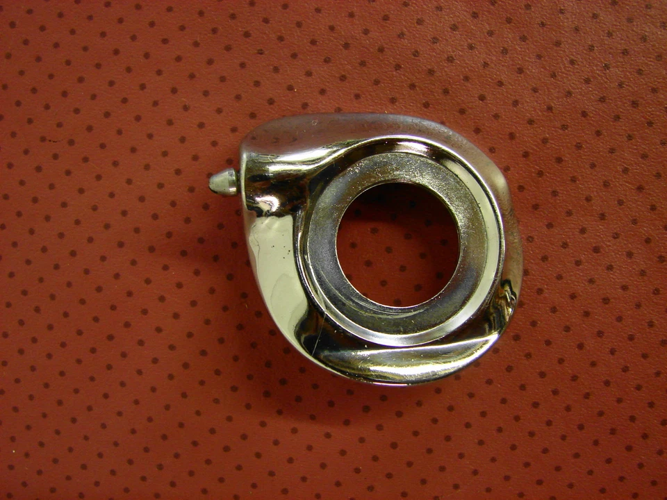 61 OLDSMOBILE 88 DYNAMIC SUPER JETSTAR LIMPIAPARABRISAS LIMPIAPARABRISAS CROMO ESCUDO Foto 2 de 4