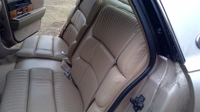 PARK AVE  1995 Seat Rear 372575 Foto 2 de 4