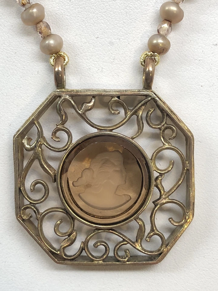 Extasia Portia Cameo Necklace Intaglio Taupe Glass Brass Pendant Pearl Crystal - Изображение 2 из 4