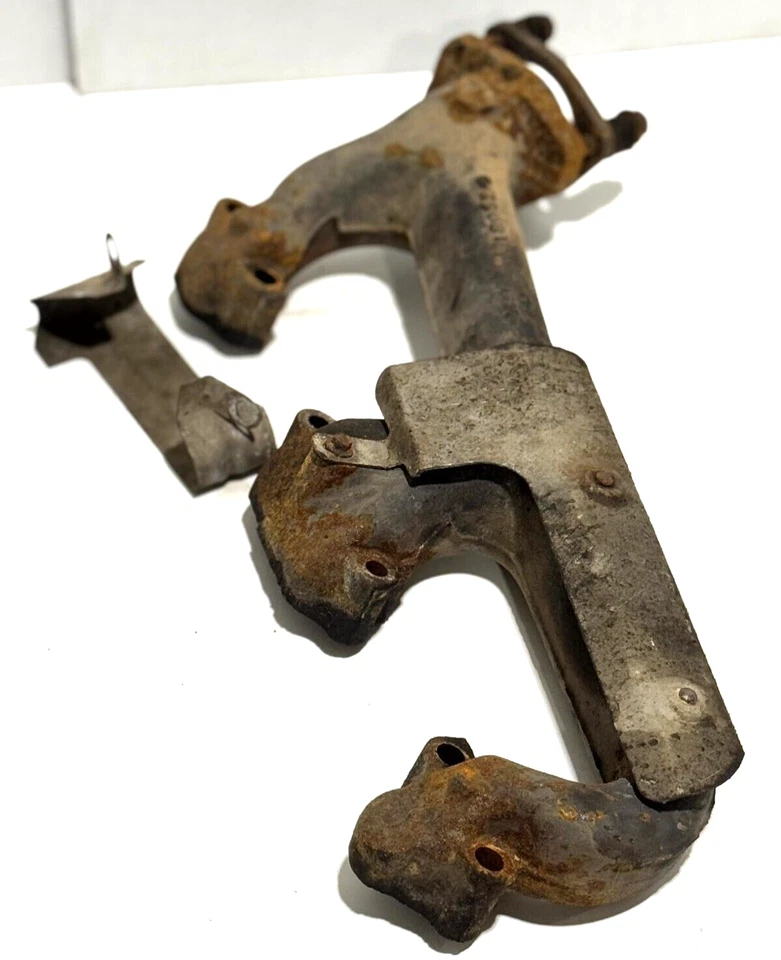 1995 GMC K2500 350 5.7L DRIVERS LEFT EXHAUST MANIFOLD - USED - Image 3 of 4