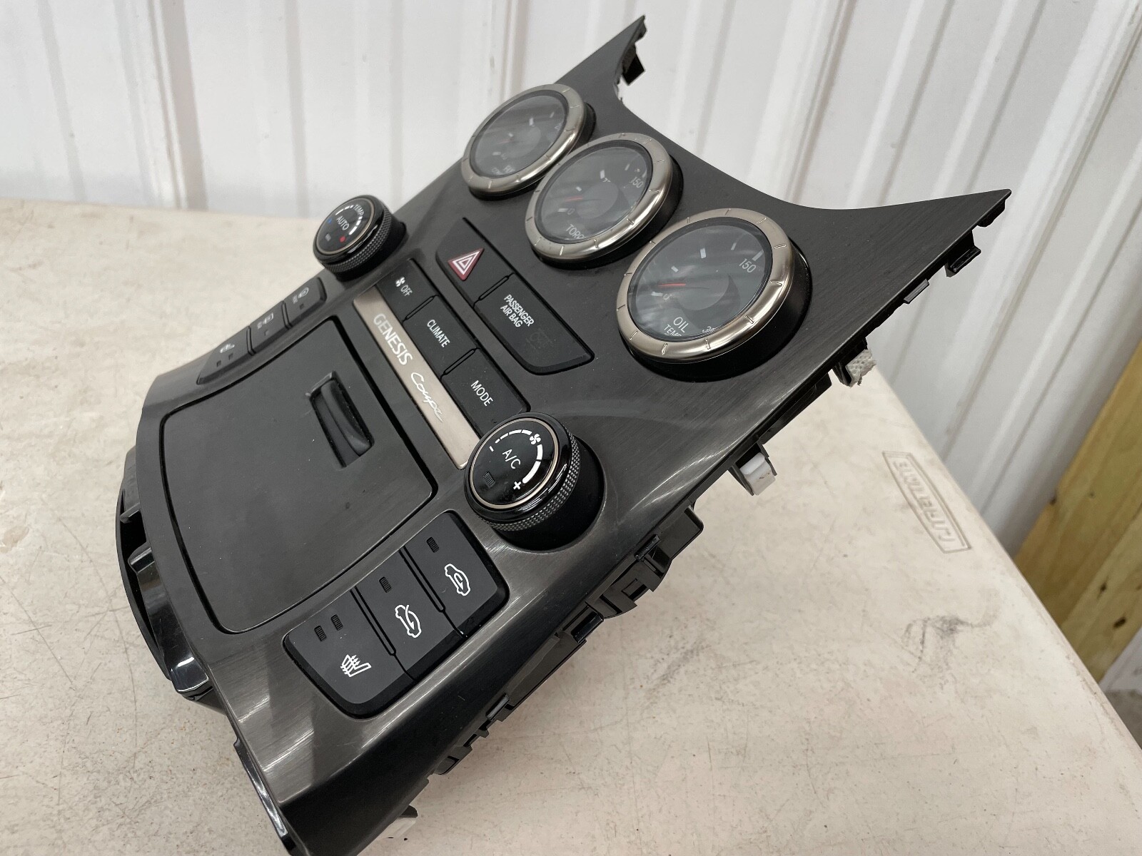 20132016 Hyundai Genesis Coupe Temperature Control USB Hazard Gauge