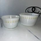 VTG Nesting Mixing Bowls Milk Glass Gold Wheat Design & Pour Spout 5.25”H&4.5”H