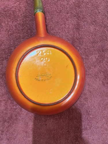 DESCOWARE Belgium 8 “ Enameled Cast Iron Skillet Pan Wood Handle - Picture 7 of 13