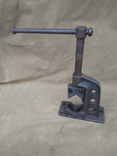 Rohrschraubstock klein Deko als Gelenklampe ? alt antik Industrie Fabrik Loft - Bild 2 von 12