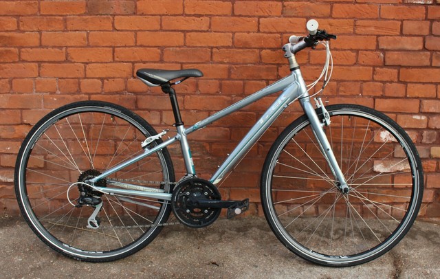 17 Trek Fx S 4 Women S Fitness Hybrid Bike Crystal White Size 15 For Sale Online Ebay