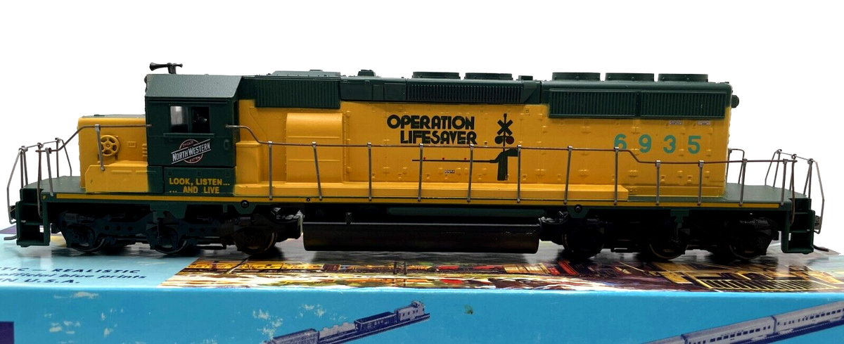 HO ATHEARN 4428 SD40-2 CHICAGO & NORTH WESTERN CNW # 6935