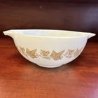 Pyrex Cinderella Mixing Bowl 2.5 Qt. Ovenware Sandalwood Leaves X Condition! FB
