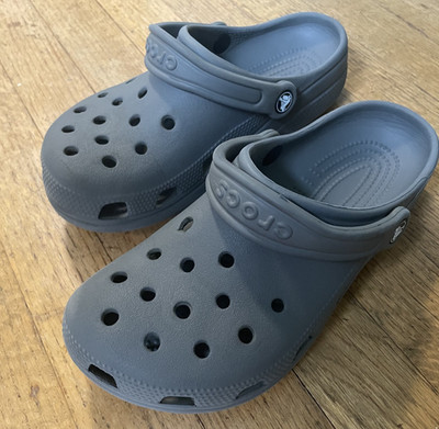 Crocs Classic Clogs Men s 5 Women s 7  Color: grey  used
