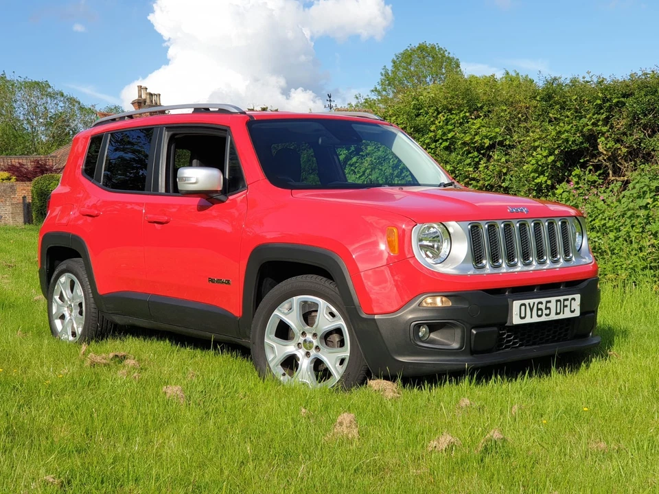 Jeep Renegade limited 1.4 petrol Lady owned private sale Exceptional throughout. - Image 2 of 4