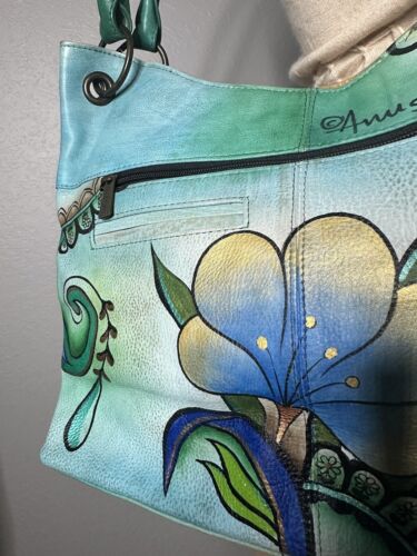 Borsa a mano Anuschka in pelle dipinta a mano - Nuova con etichette - Viola e fiori d'acqua - Foto 13 di 19