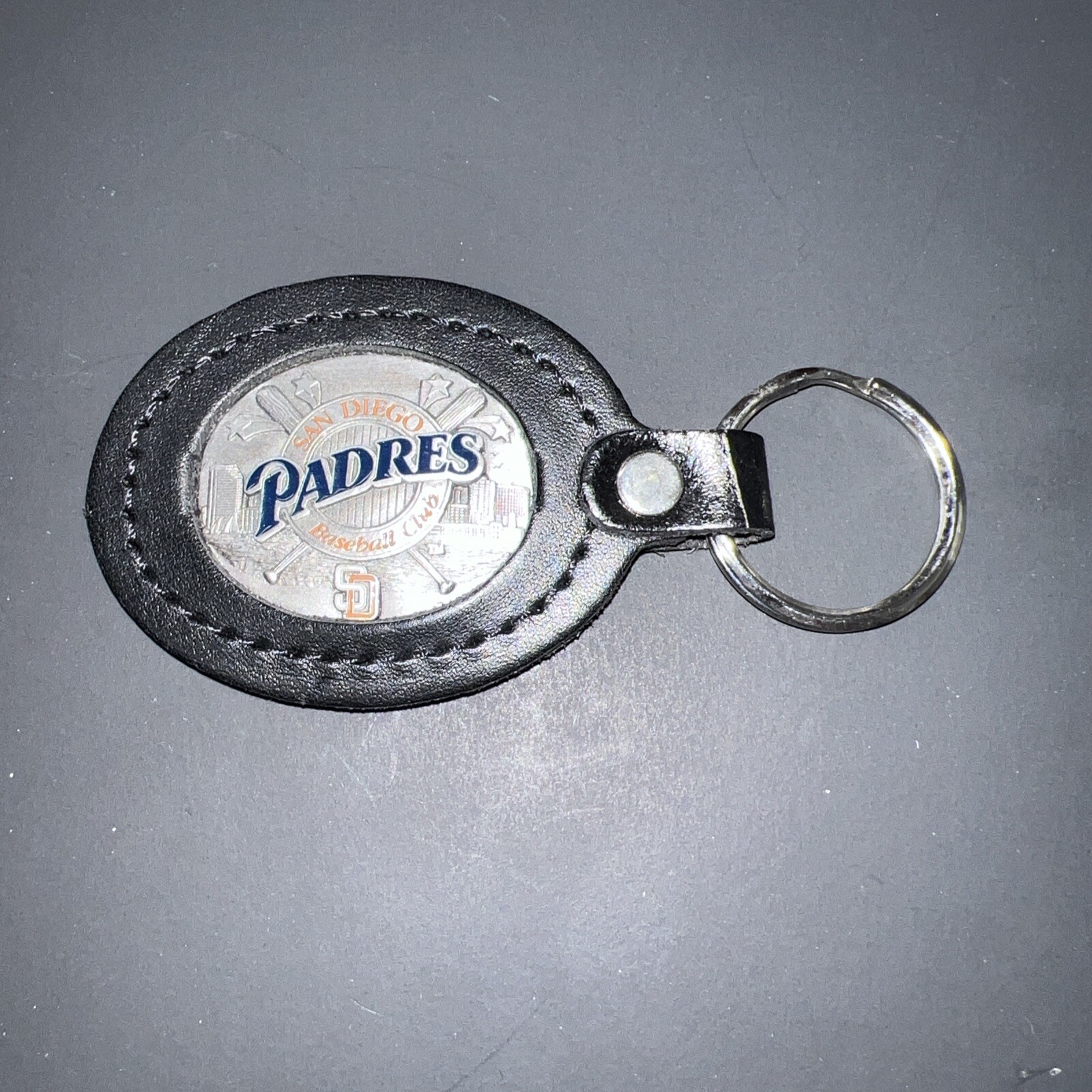 VTG San Diego Padres MLB Pewter / Leather Keychain Vintage SISKIYOU