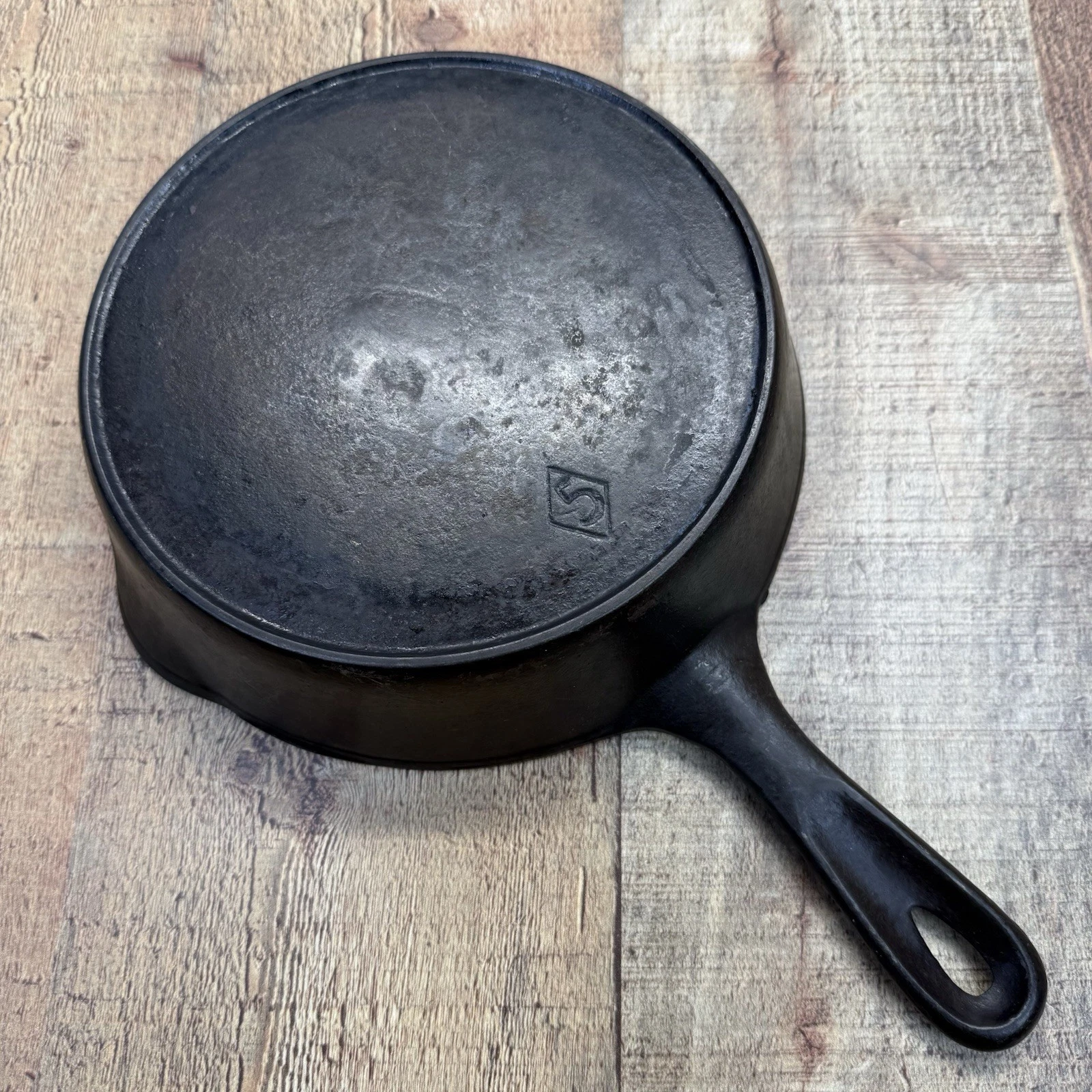 Vintage Chicago Hardware Foundry CHF Cast Iron Skillet Diamond Logo Heat Ring
Opens in a new wind