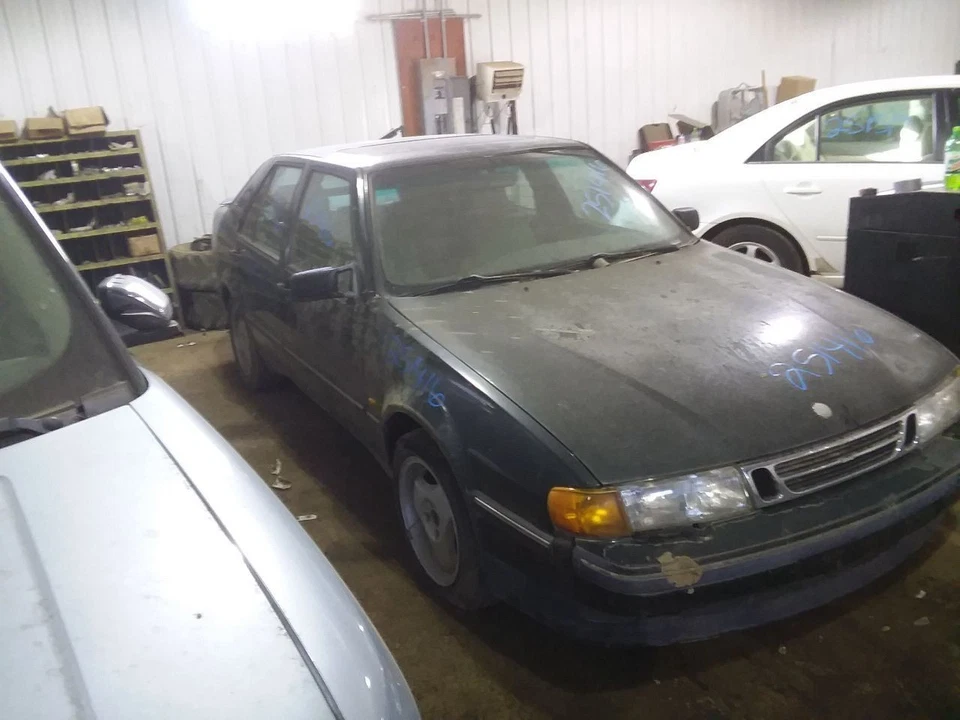 Coolant Pump 4 Cylinder Fits 90-98 SAAB 9000 2120949 - Image 2 of 4