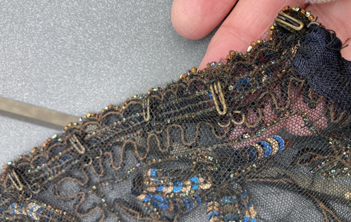 Disfraz vintage de malla con cuentas cuello de murciélago gótico en forma de lentejuelas dorado azul negro - Imagen 14 de 14