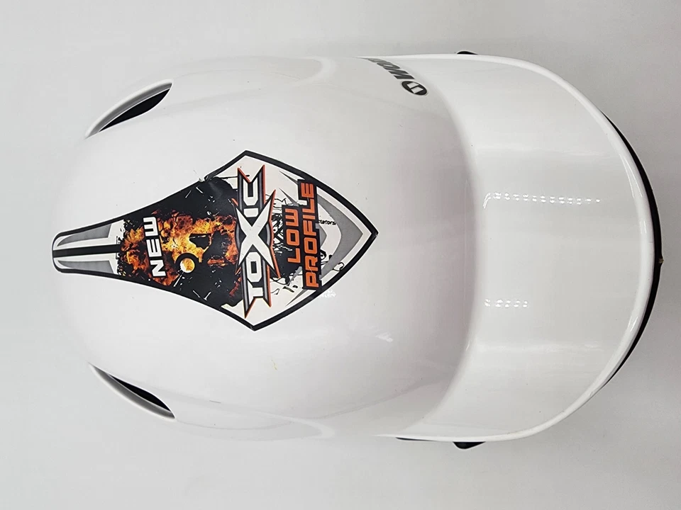 VALE LA PENA Casco de Bateo Juvenil Tóxico Bajo Perfil con Protector de Alambre Blanco Foto 3 de 4
