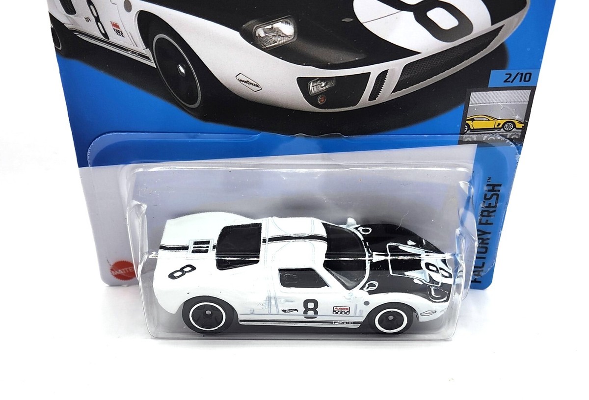 1:18 Diecast ￼Ford GT ホワイト ミニカー Amazon.com: Maisto 2021 Ford GT #98 White Heritage Edition 1