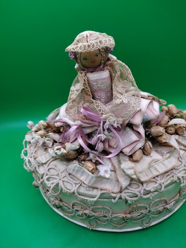 Rare Vintage Doll Top Of Box Jewelry Half Circle Lace Wood Head. - Picture 4 of 11