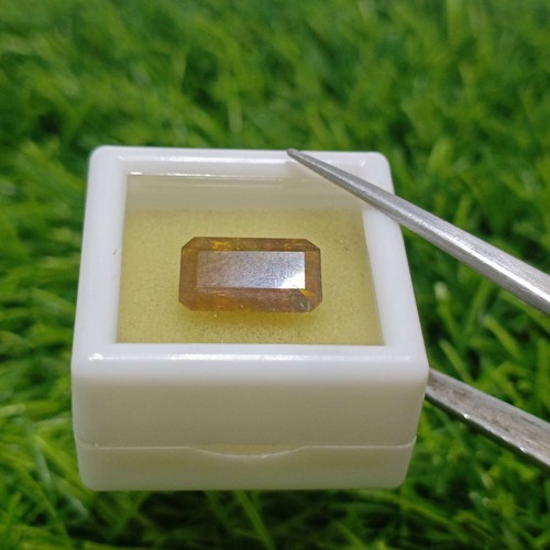 4.6 Carats Rectangular Shape Emerald Cut Yellow Color Natural Sphene Gemstone - Picture 4 of 4
