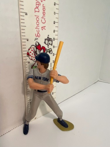 MLB-Don Mattingly 4" Tall New York Yankees-Starting Lineup 1988 Self Standing - Picture 3 of 7