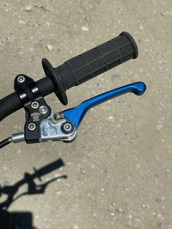 Комплект складных и регулируемых тормозных рычагов Yamaha PW 50 Aftermarket Minis. СИНИЙ - Изображение 4 из 4