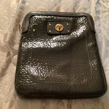 marc by marc jacobs army green patent leather ipad case