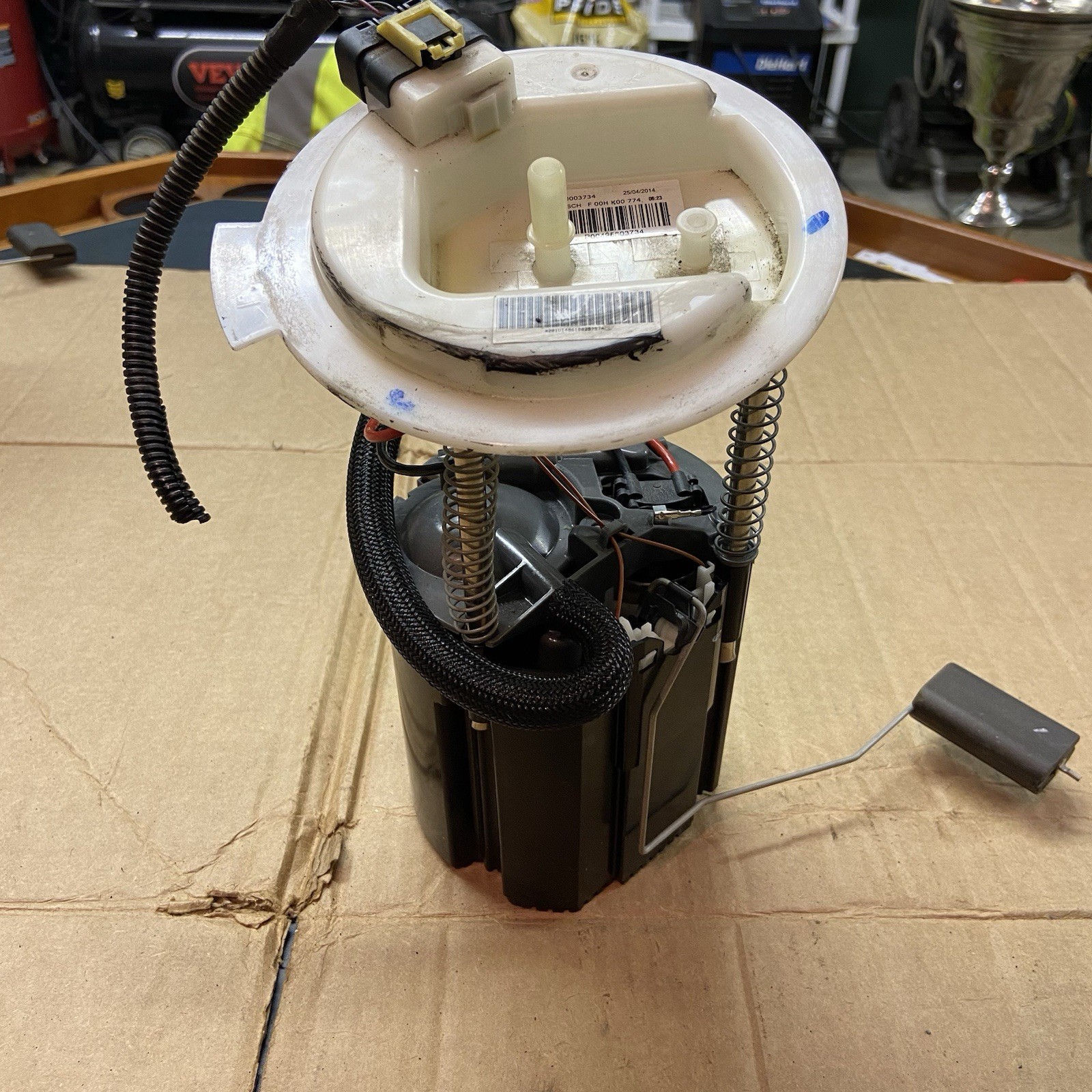 14-21 Maserati Ghibli SQ4 Left Side Fuel Pump Level Sending Unit OEM 670003734