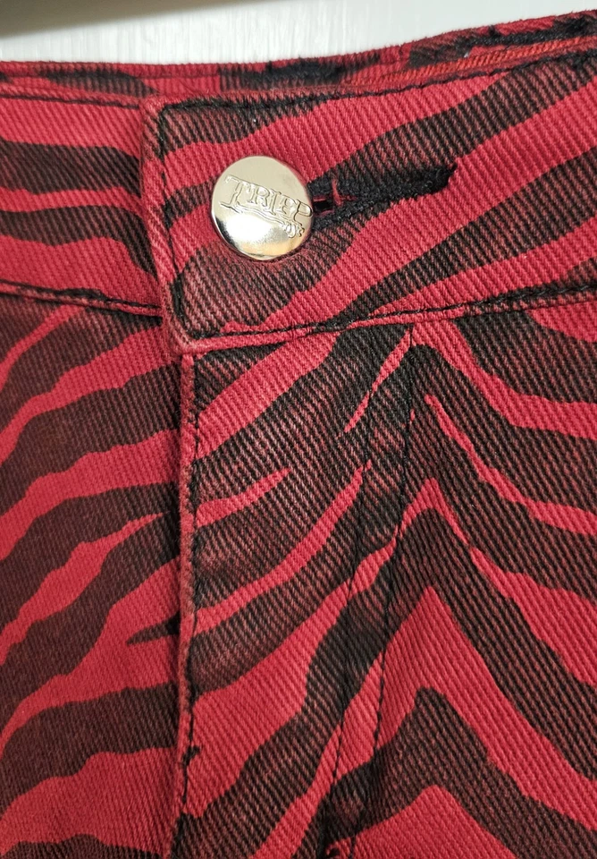 Pantalones de mezclilla vintage años 90 Y2k Tripp NYC rojos negros con estampado de cebra punk tema candente gótico Foto 3 de 4