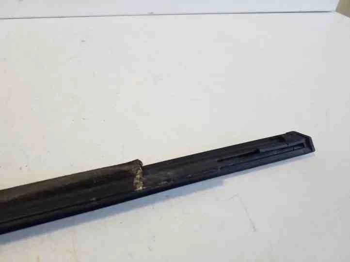Peugeot 508 Door Window Strip Rear Right 1.6 Diesel 82kw 2014 26236937 - Image 4 of 4