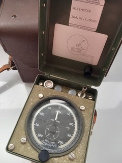Thommen SUISSE 3B4 CH 4437 Altimeter with original case. Vietnam war (61 75)