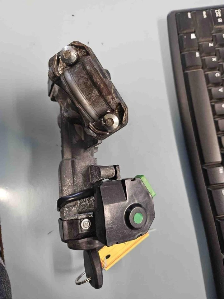 2001 - 2002 Honda Civic Ignition Switch Cylinder Lock Manual W/Key Used - Image 2 of 2