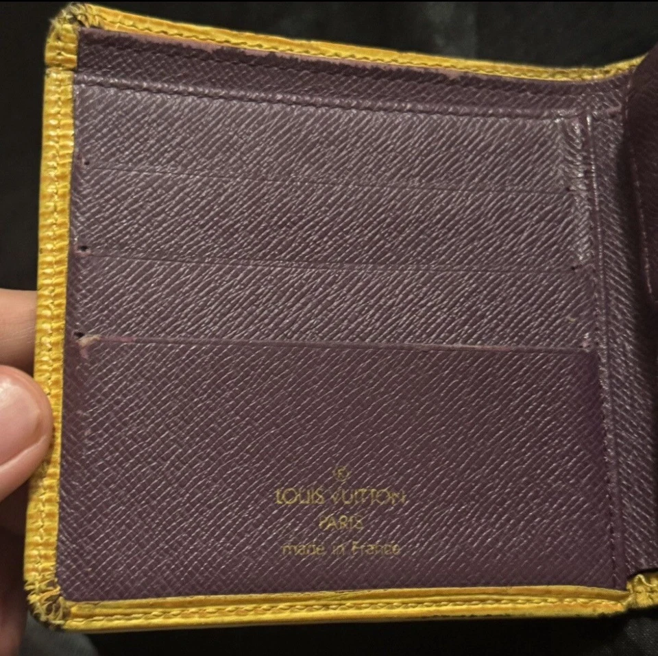 Cartera LOUIS VUITTON Epi Plegable Amarilla Hecha en Francia Foto 4 de 4