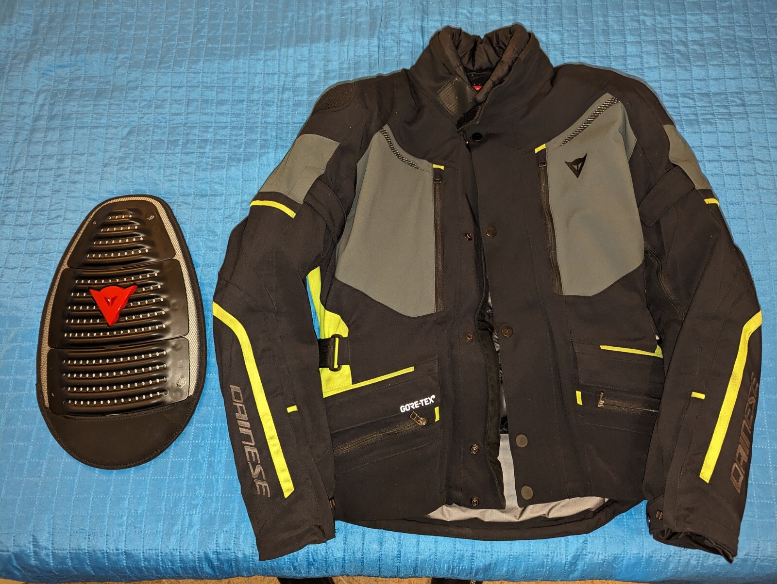Foto 1 di 9