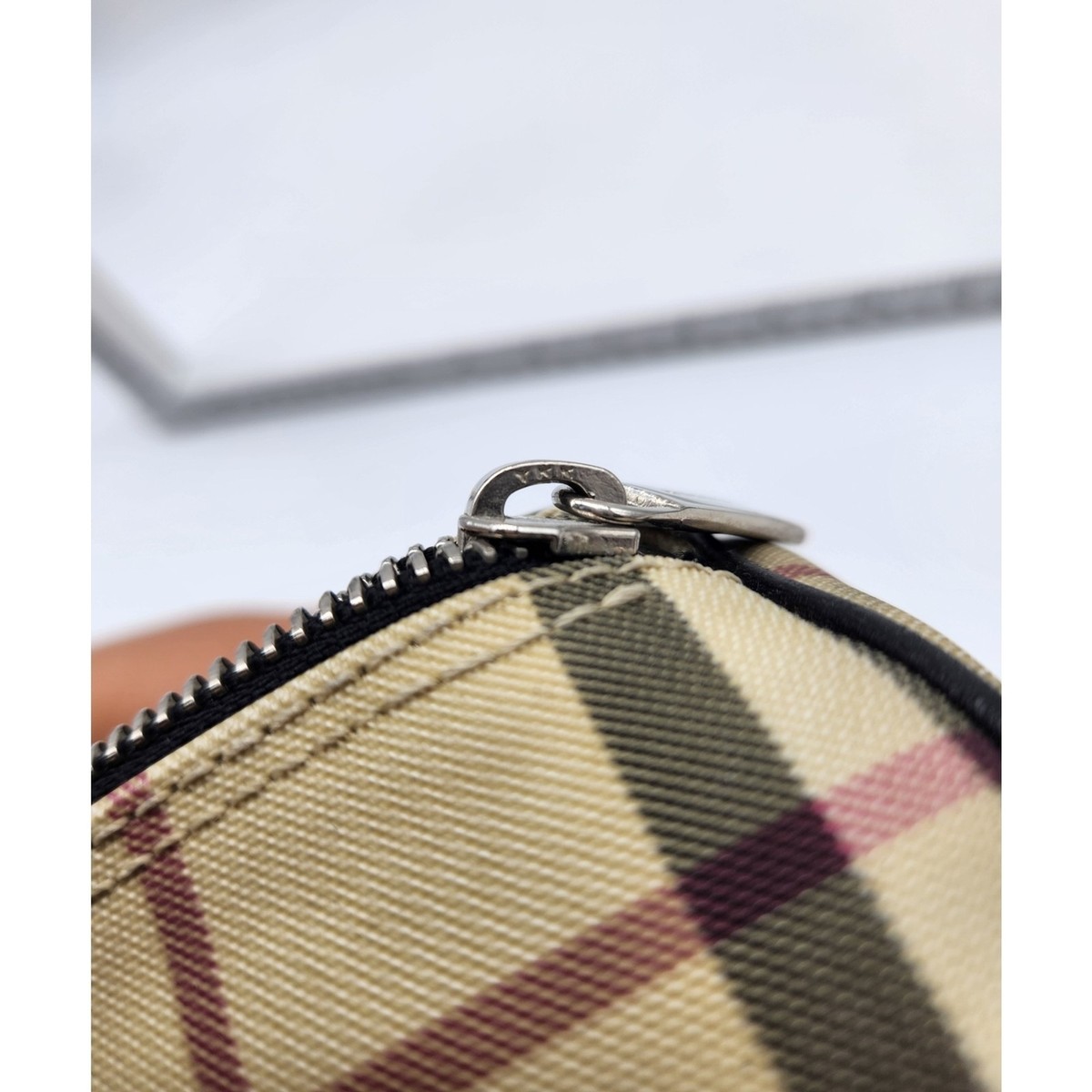 ◆BURBERRY カフス　No.1943 Knight Stamp Gabardine Bucket Hat in Hamper - Men | Burberry