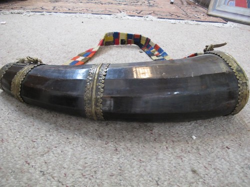 Antique 19 Century TIBETAN Gilt Copper CHHAANG Drinking Yak Horn with Strap - Picture 6 of 12