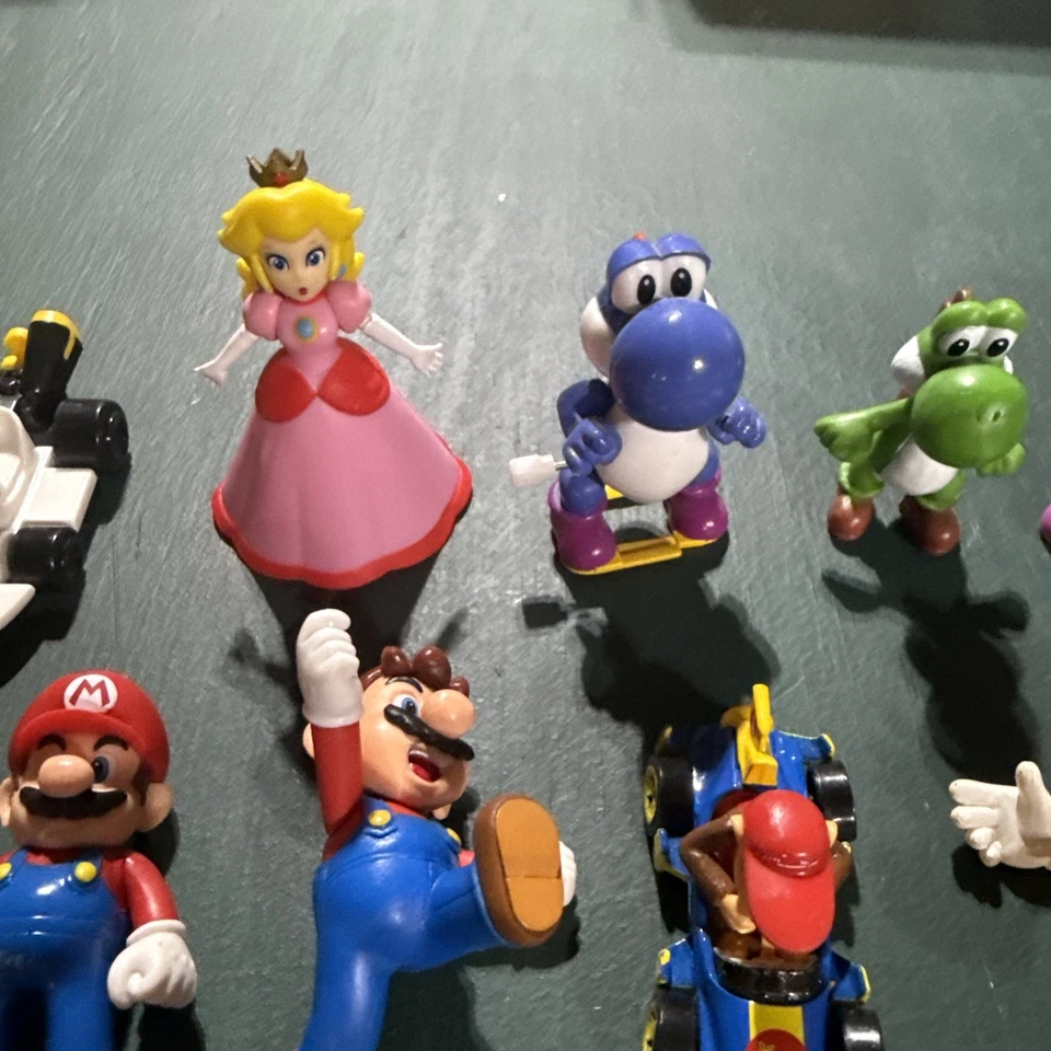 Lot Of Super Mario Nintendo Mario Bros. Figures Mario Luigi Peach Donkey Kong - Image 3 of 4