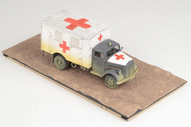 801101A Forces of Valor Kfz.305 Blitz Ambulance 1/32 Model German Army w/1 - Image 2 of 2
